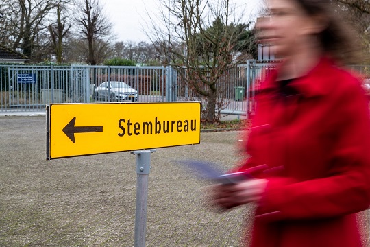 Heb jij al gestemd? Dat kan tot 21.00 op 79 locaties in onze gemeente. Vergeet je paspoort, id-kaart of rijbewijs niet mee te nemen! De locaties en meer praktische informatie vind je op s-hertogenbosch.nl/verkiezingen