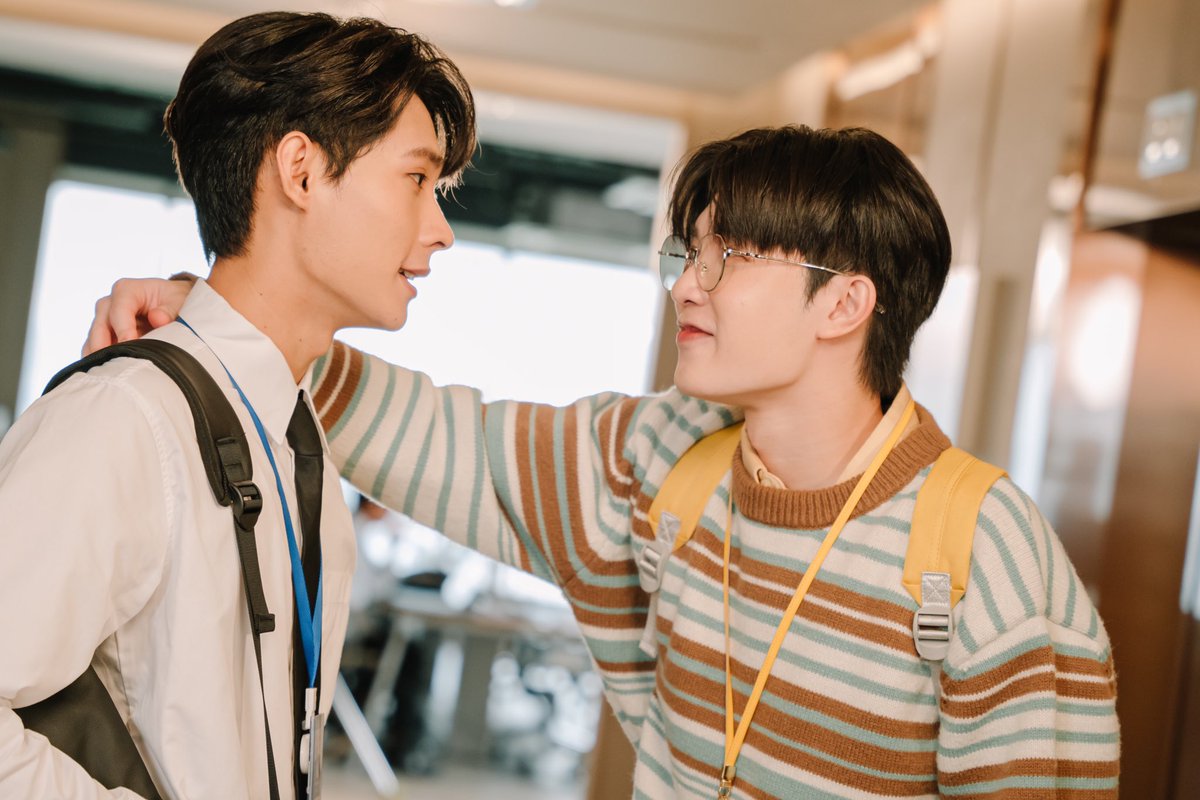 middleloveth's tweet image. SNEAK PEEK EP.1 🎬

พี่เจตคนกลาง | The Middleman’s Love Series

รับชมพร้อมกันทางช่อง ONE 31 | ⏱️ 22.15 น. 
Rerun 📺 ⏱️ 23.15 น.
Youtube : Mandee Channel 
Uncut Version : iQIYI 

#พี่เจตคนกลางซีรีส์