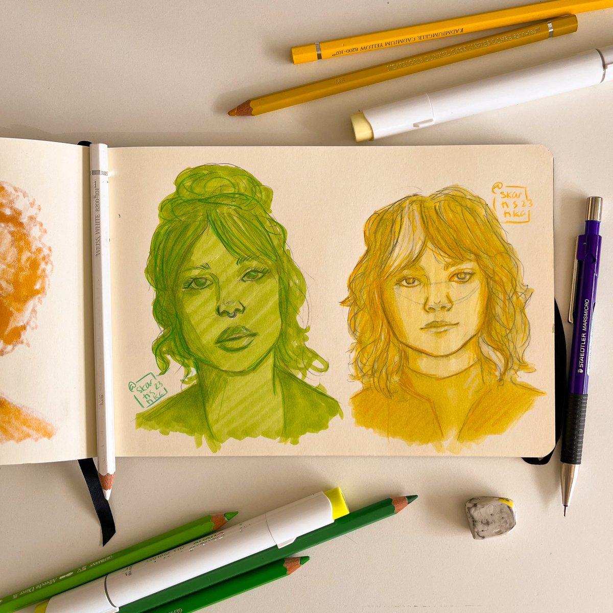 gigi_jupiter's tweet photo. Look at me!! Making art again!! 🎨 And sharing things on social media!!✨ https://t.co/PZLtbtGyvV