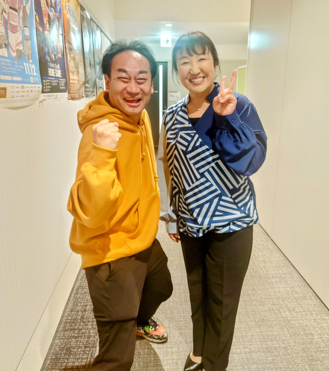shogo_aida's tweet image. 打ち合わせでRSKへ戻ったら
ゲストでいらっしゃっていた
人気タレントの北斗晶さんと遭遇！
時間の無い中、優しい笑顔で
お写真に応じてくださいました！🥰
お気をつけてお帰りくださいね！
ありがとうございました！🤗
#北斗晶 #RSKテレビ #いまドキッ