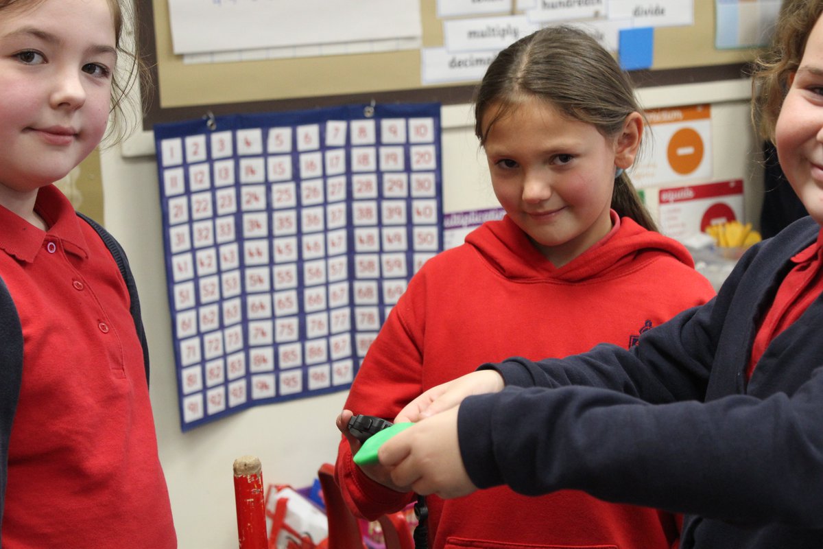 strichardsrc's tweet image. Learning about gravity and Sir Isaac Newton's theory in year 5. We completed a scientific enquiry to test the effects of gravity #sciencenews #shinelikestars #year2science #justamazing