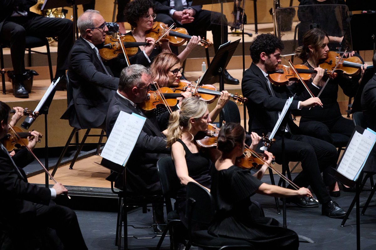 orquestanavarra's tweet photo. Os proponemos un plan hoy en #Tafalla: nuestro 2º concierto de la temporada de abono en el Centro Cultural #Tafalla Kulturgunea. Contamos con un director invitado de lujo: #ThomasDausgaard. ¡Aún quedan entradas! https://t.co/pjlXuCeWLm 👉Así fue ayer el concierto en @baluarte https://t.co/mPEvKAaDri
