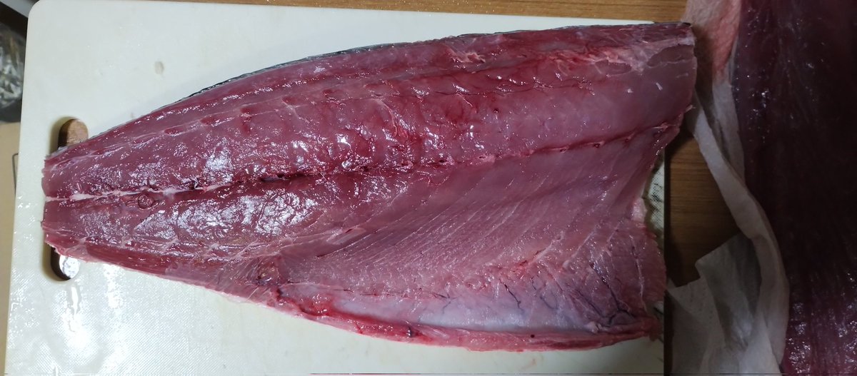 bibikou3's tweet photo. 漁師さんからハマチ(2.5ｷﾛ位)を3本頂きました!
生きもよく脂もソコソコ
美味しく頂きました(≧∇≦)b https://t.co/WNEdSCSf2y