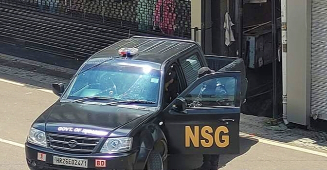 TheNewsRadar1's tweet photo. 💥Investigation into Shimla 🚨Restaurant Blast Handed Over to State CID💥
#shimlablast #investigation #forensicfindings #crimeinvestigation #shimlasafety #himachalpradesh #trending #tnr #newsupdate
@theonecid @CMOFFICEHP
Read Full Article👇
https://t.co/7qPzKZxQyZ https://t.co/WQc07mYINf