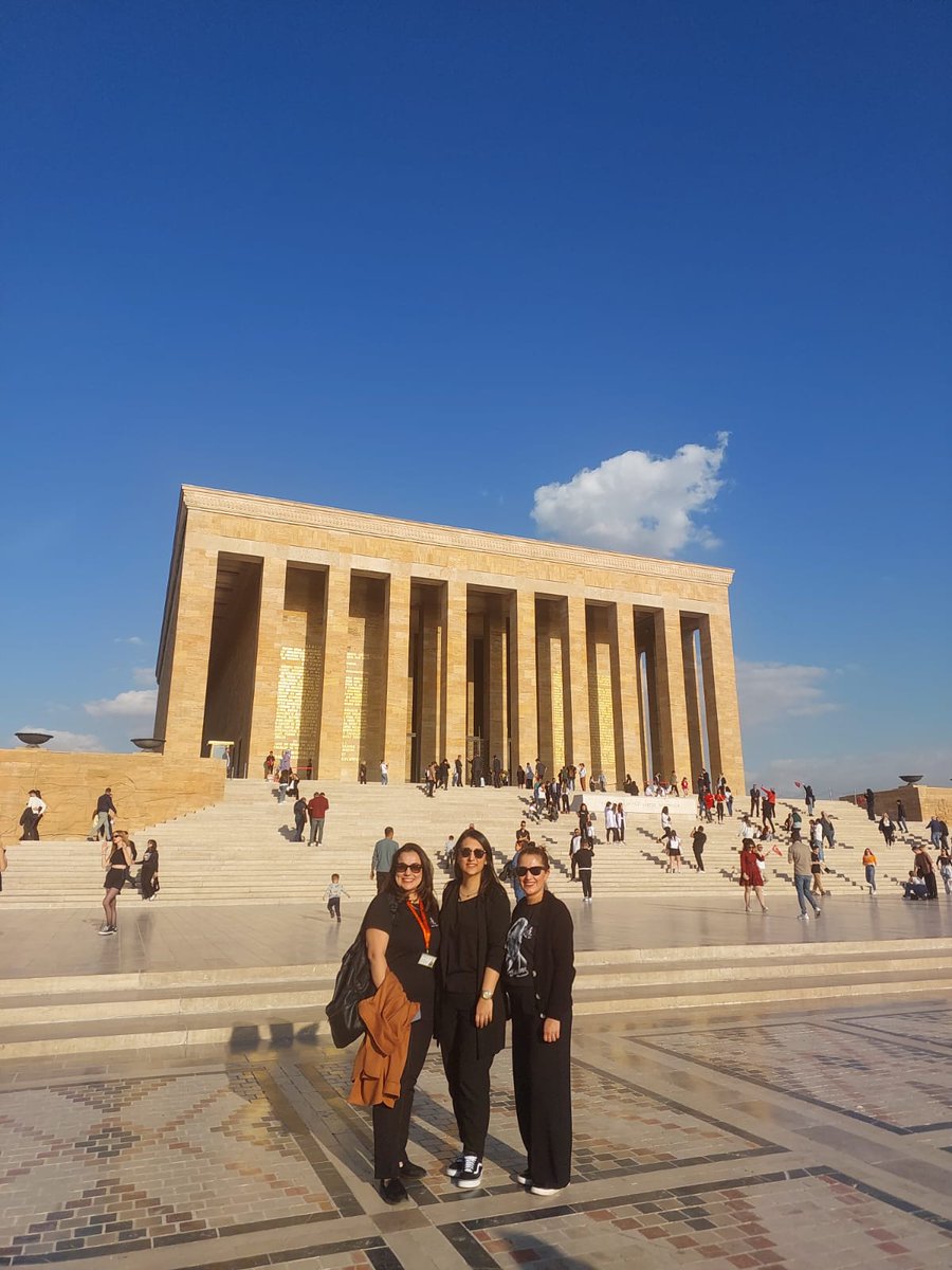 Işığın ışığımız,yolun yolumuz.Hangi cümle anlatabilir ki sevgi mi? İyi ki ile başlayan her cümle sana tamamlanıyor🫶
Açtığın yolda ilerliyor ve yeni nesiller yetiştiriyoruz,rahat uyu Atam izinden yürüyoruz💐 #10Kasim