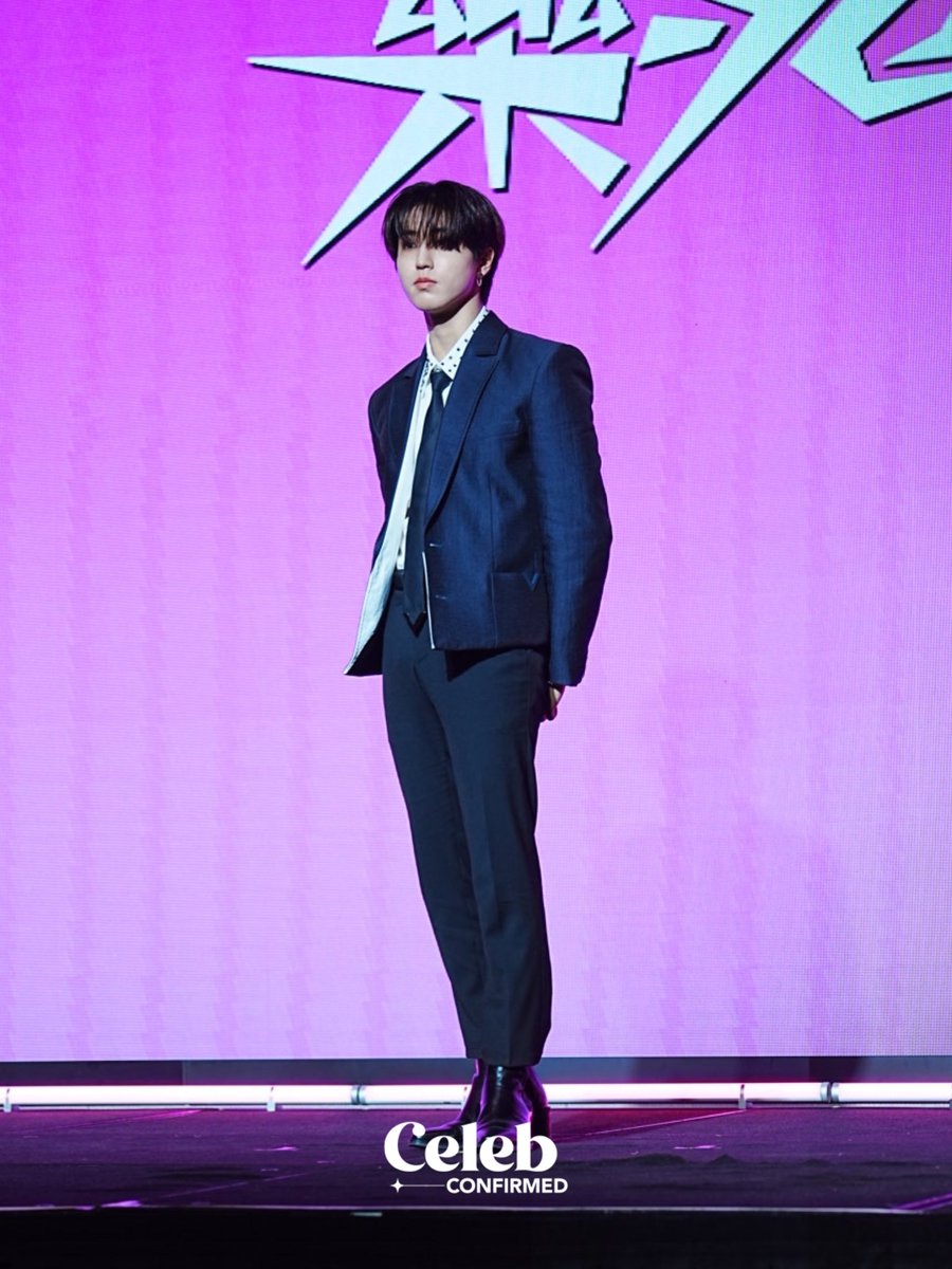 <a href="/Stray_Kids/">Stray Kids</a> Vocal, rapper, producer, visual… He just has it all! #Han ❤️‍🔥

Btw, he looks so happy today 🥹

#StrayKids #스트레이키즈 #樂_STAR #ROCK_STAR #StrayKidsComeback <a href="/Stray_Kids/">Stray Kids</a>