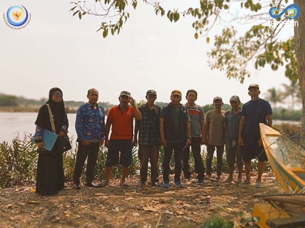 IkraRYasmin's tweet photo. Monitoring Kondisi tambak rumput laut gracillaria #PahlawanDiSekitarKita #Luhlapor https://t.co/YdlwaJYdwE