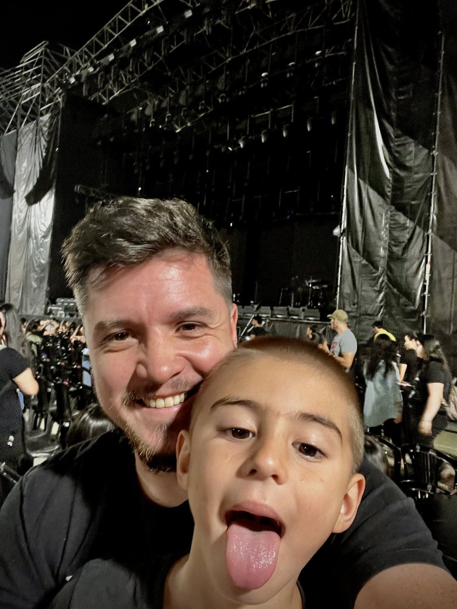 LucianoNunez7's tweet photo. Que Taylor ni Que Taylor, man. Hoy estuvo Fito en Tucson City y lo compartí con él @FitoPaezMusica #eadda https://t.co/CtGntUzH8w