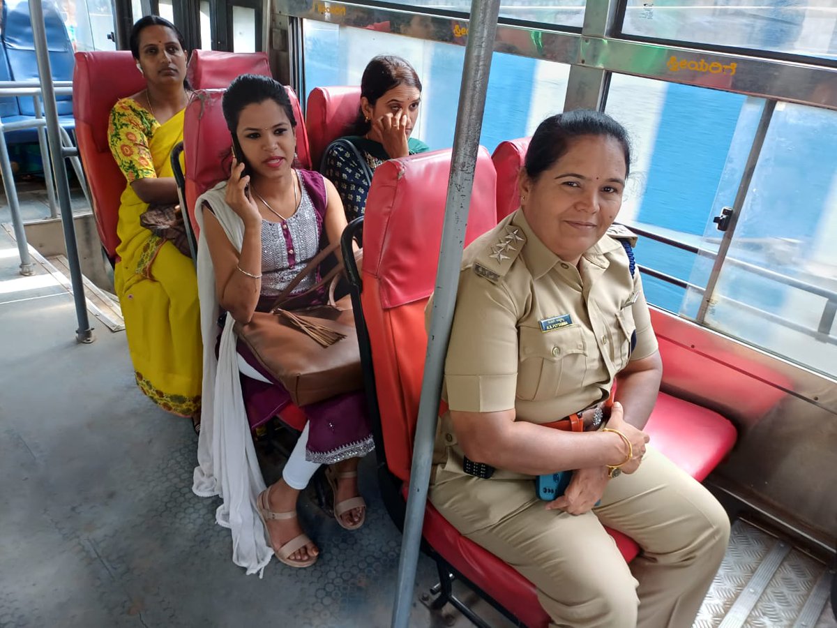 'ವಿಶ್ವ ಸಾರ್ವಜನಿಕ ಸಾರಿಗೆ ದಿನ' ವಾದ (WorldPublicTransportDay) ಇಂದು ನಮ್ಮ ಸಂಚಾರದ ಅಗತ್ಯಗಳಿಗೆ ಸಾರ್ವಜನಿಕ ಸಾರಿಗೆಯನ್ನು ಬಳಸಿಕೊಳ್ಳುವ ಮೂಲಕ ಪ್ರಗತಿಯೆಡೆಗೆ ಹೆಜ್ಜೆ ಇರಿಸೋಣ. ಸಂಚಾರ ದಟ್ಟಣೆಯನ್ನು ಕಡಿಮೆ ಮಾಡಿ @Jointcptraffic @DCPTrWestBCP #WorldPublicTransportDay #PersonToPublic #BCP4PublicTransport