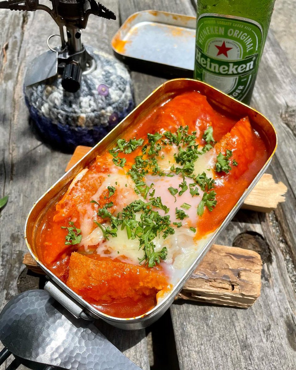 昼は天気もよいので外ランチ🍴
メスティンでミートソースカレーパン煮込みを作りました🍅
.
絶対間違えはないよね👍
ミートソースとカレーパン、チーズ、たまご…ジャンクですねー🤣
.
#メスティン #ミートソースカレーパン煮込み #ミートソース #チート飯