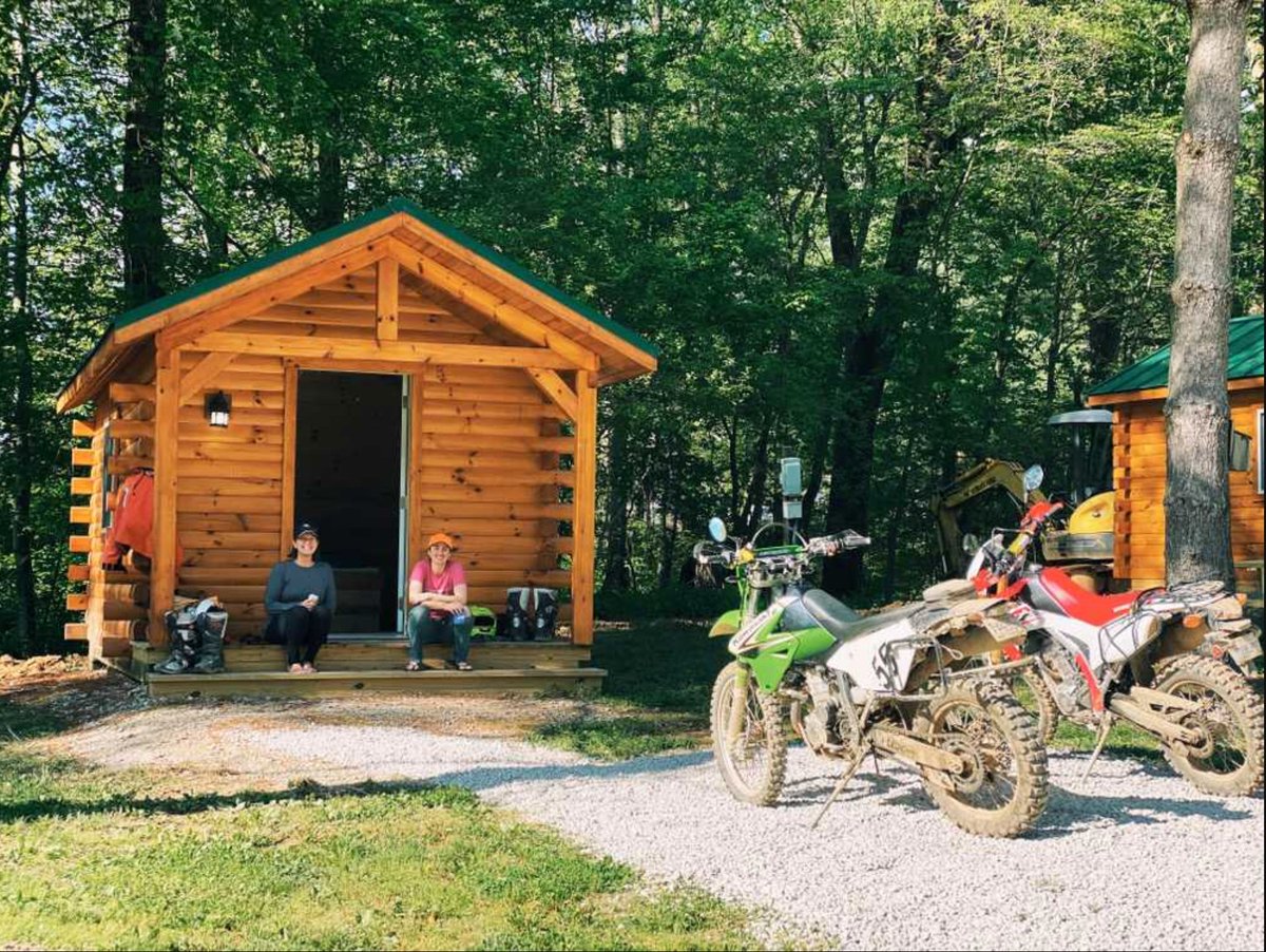 📷 Escape to Campbell Cove RV Resort &amp; Campground, nestled by Lake Logan in the heart of tall pines. Choose from RV, tent, and cabins, and dive into Hocking Hills' endless adventures - from scenic railways to waterfalls. #CampbellCoveRV #HockingHills⛺️👇  
t.ly/EBWGk
