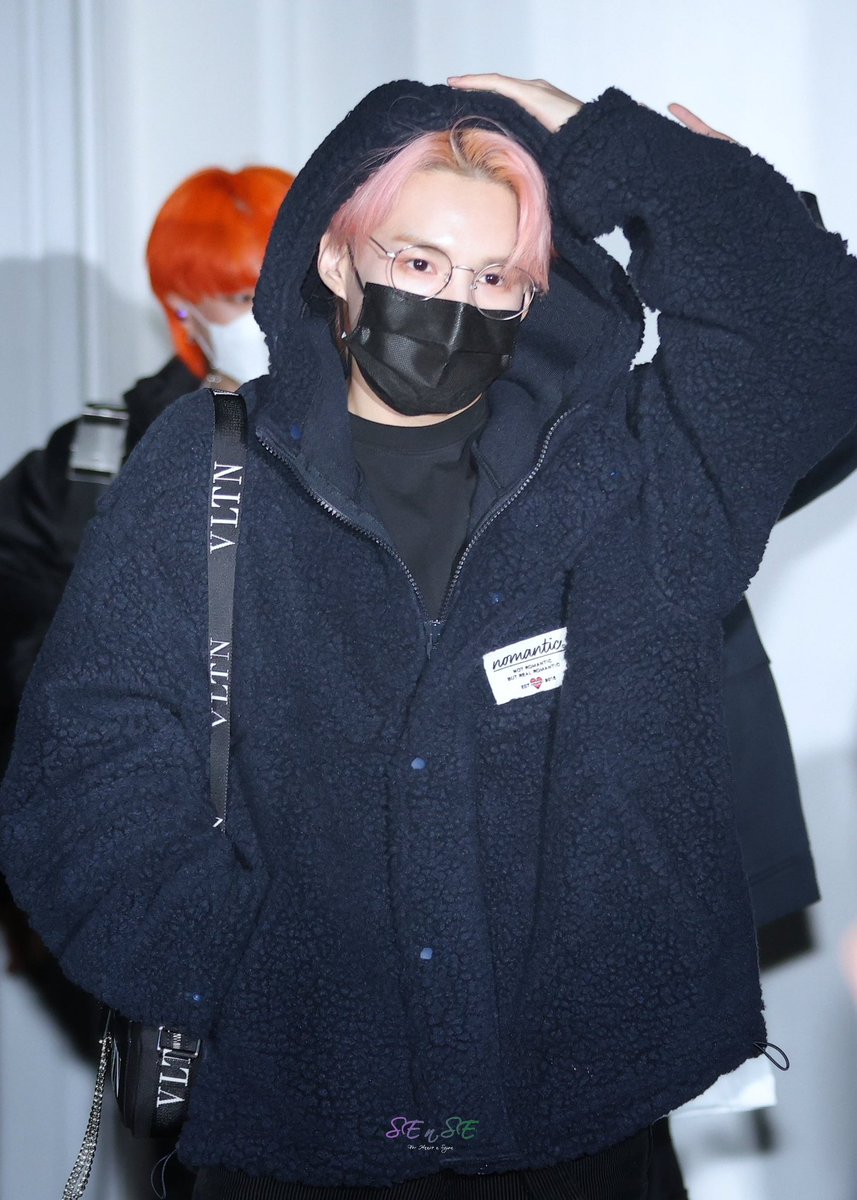 Ando camino a la #𝕔al𝕚𝐟o͞rn𝐢aཐིཋྀ𝐬𝕥ree𝐭 porque me dijeron que ahí se encontraba la  #𝐩etー𝜗𝜚𝑓ac𝕥o͞r𝕪 que por supuesto no iba a faltar. El db de @y2kpets era lo que más esperaba en la semana. 

🍯 ❛ 꿀 ⋆ ᑲoყ ༉‧₊˚✧  #Yannickᵕ̈