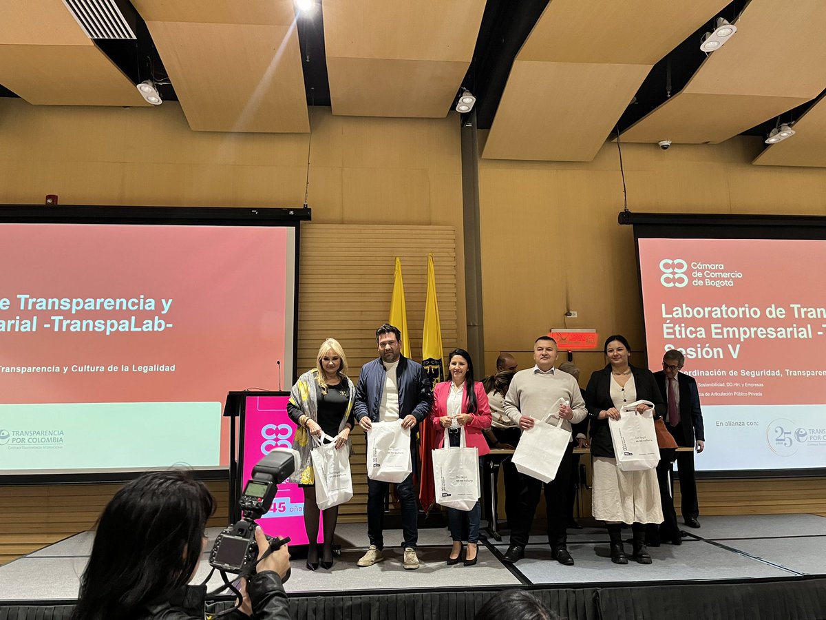 Softvalores's tweet image. Nuestro equipo continúa actualizándose para promover negocios seguros y transparentes para nuestros clientes, proveedores, colaboradores y en cualquier stakeholder! Gracias a @transparenciaco y al #clustersoftware de @camaracomerbog por permitirnos hacer parte de #transpalab