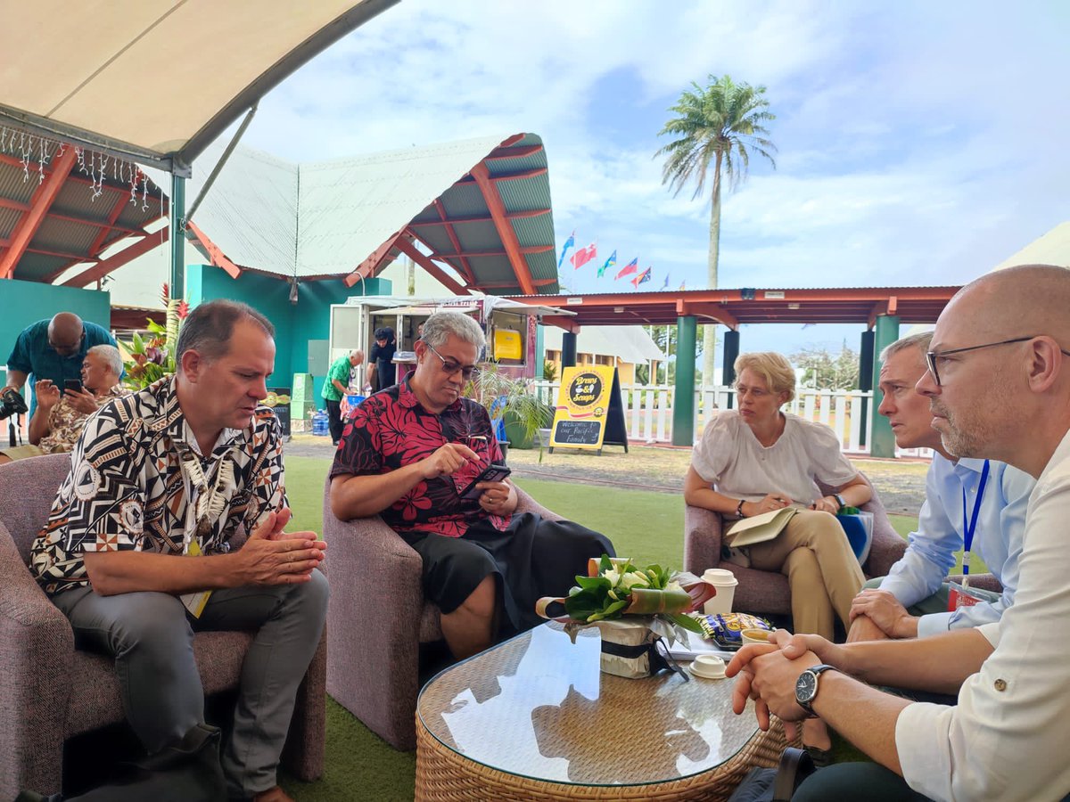 Discussing the priorities of our important partnership with #SPC Pacific Community Director General @sminchin at #PIFLM52 at the Cook Islands