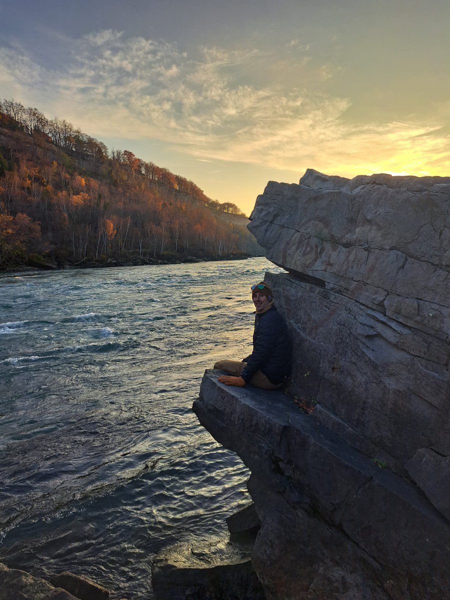 Gripsed's tweet image. Reason number 7 I love living in Niagara Falls: The Niagara River 🌊 

While most people are awed by the power of the Falls itself, the power you can feel up close of this spot is what first made me realize I needed to move here 🏃‍♂️ 

Thank you mother nature for this playground 🙏
