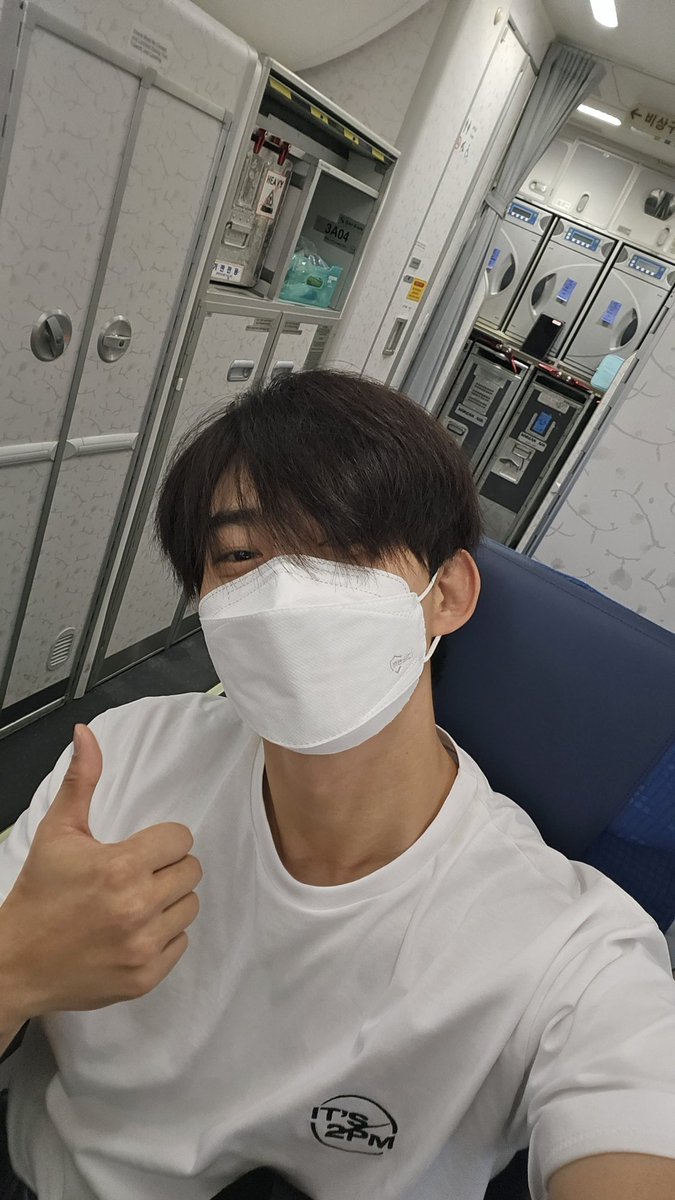 찬성서프라이즈 끝! 한국으로 돌아갑니당! <a href="/2PMagreement211/">황찬성</a>