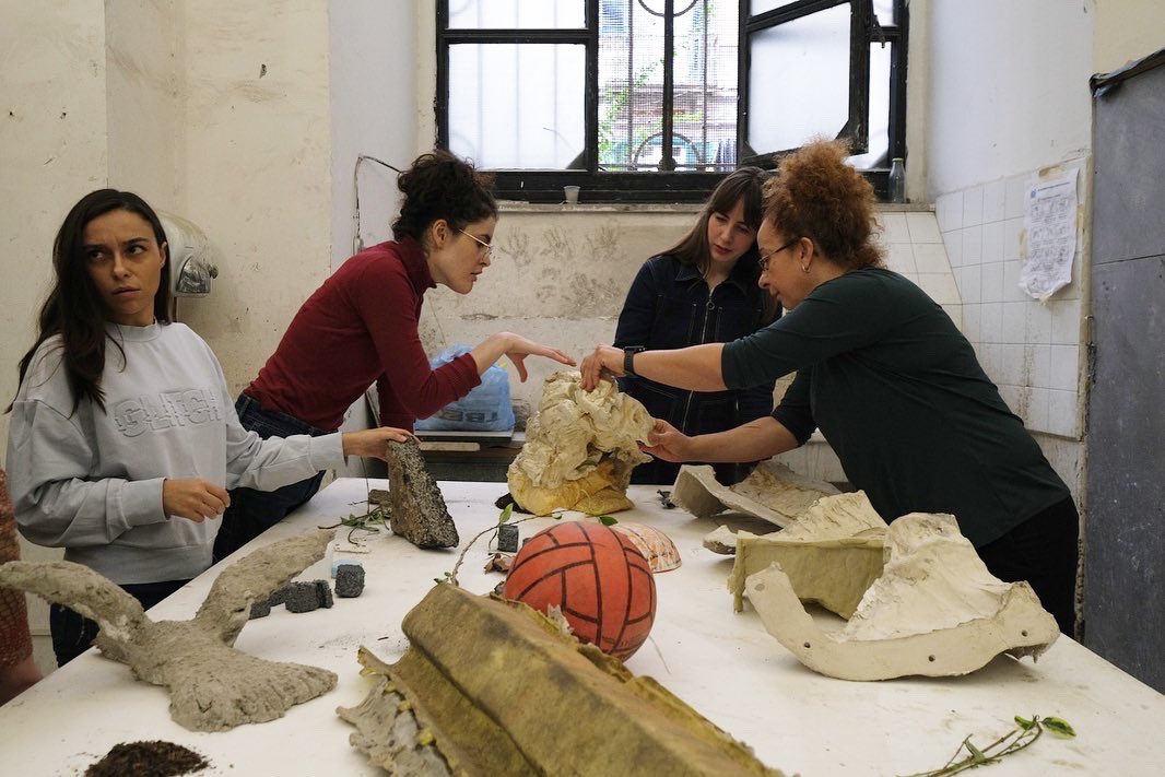 RosariaIazzetta's tweet photo. Ringraziando gli ospiti EDI Global Forum 2023, giunti da varie parti del mondo, che attraverso il workshop hanno scoperto ciò che Richard Sennett chiama "coscienza materiale". E’ necessario, attraverso la scultura, riportare la natura al centro del proprio vivere -Naturocene- https://t.co/2APfUOExEB