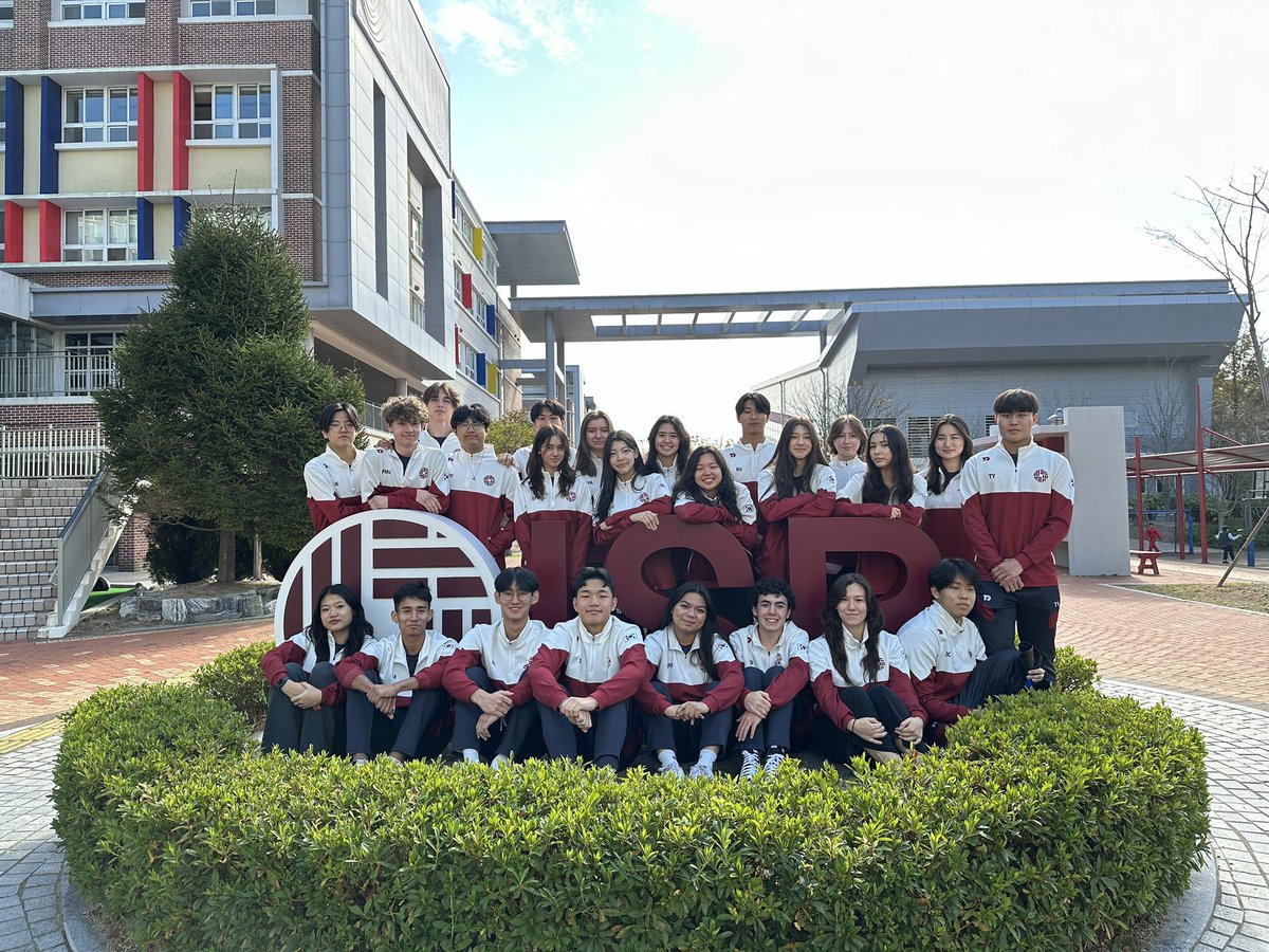 mhowarth88's tweet image. Our High School Volleyball teams are on their way to Fukuoka for the first #EAISAC tournament of the year! Go Bears! 🐻🏐 #ISBLearning @ISBLearning @FISSharks @NagoyaIS @isumongolia