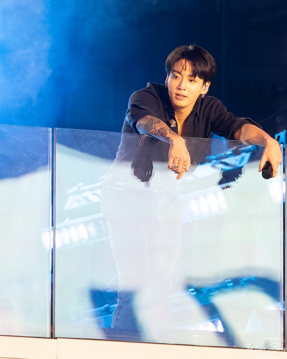 thekylestevens's tweet photo. Sometimes you have to take a second &amp; enjoy the moment. Love this artsy photo I took of #JungKook after he delivered those amazing, trademark dance moves. He was really taking the #BTSARMY in tonight. Everyone felt IT. So many more photos to go through...Follow, Repost, &amp; like! https://t.co/ZTuUFUBdon