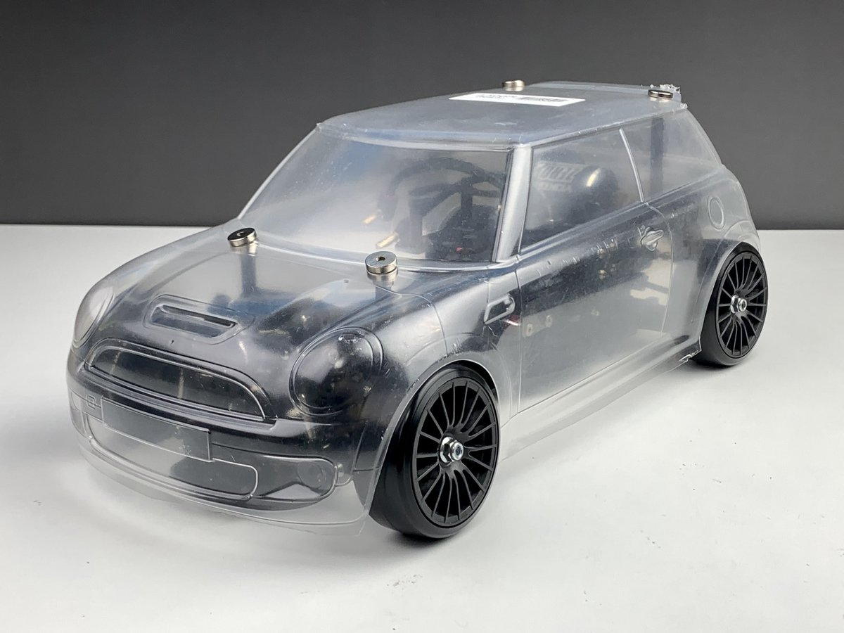 KUMAKUMA7230's tweet image. カワダボディーマウントは良いですよ。
丸い形で頭がくるくる😆

タミヤ1/10 R56 ミニーcooper S ボディー

#kawada
#r56
#minicooper
#tamiya
#ラジコン
#ドリフト
#d5lite