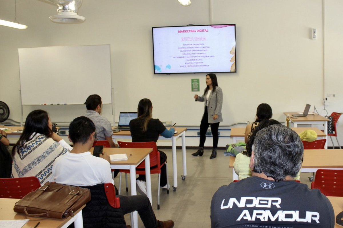 erikaalanda's tweet image. Dosis de #MktDigital + #SocialMedia aquí @IberoPuebla! 🫶🏼👩🏻‍🏫 #RRSS