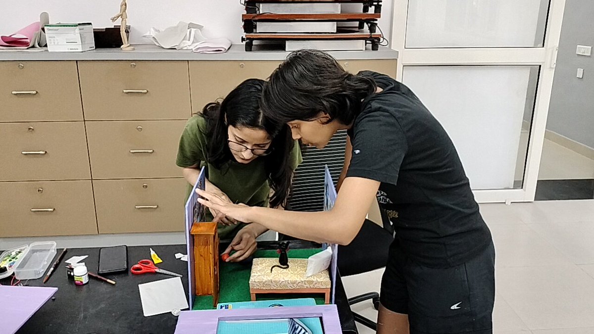 FTIIOfficial's tweet image. Students of Animation &amp;amp; Visual Effects Design are exploring mini-graphic worlds manually. From clay to sand, paper to wood, they&apos;re crafting imaginative animations as part of their syllabus. 

#Animation #FutureAnimators