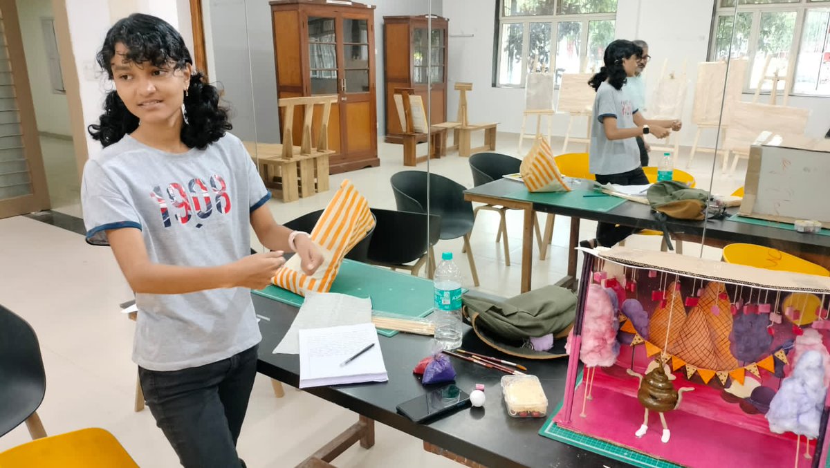 FTIIOfficial's tweet image. Students of Animation &amp;amp; Visual Effects Design are exploring mini-graphic worlds manually. From clay to sand, paper to wood, they&apos;re crafting imaginative animations as part of their syllabus. 

#Animation #FutureAnimators