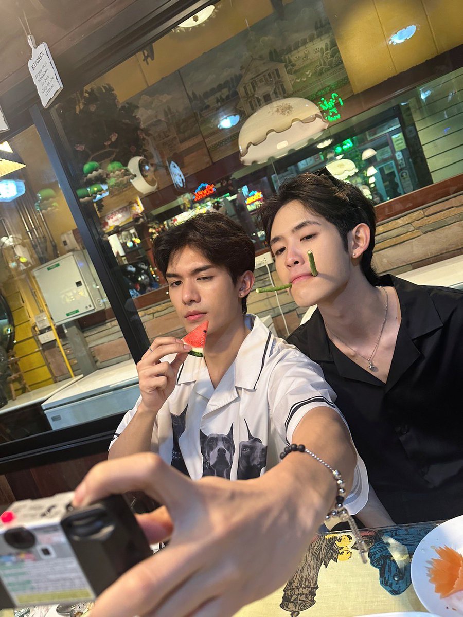 DomundiTV's tweet photo. “เน็ต” @netsiraphop และ “เจมส์”  @Jamessu_w กับกิจกรรม NATURAL THERAPY WITH NETJAMES ในวันนี้ ✨

หลังจากเดินทางถึงเรียบร้อย ก็แวะมาเติมพลัง ก่อนทำกิจกรรมต่อไปกัน 🥰

#TFSNaturalTherapyxNetJames https://t.co/8VFKV2mwEp
