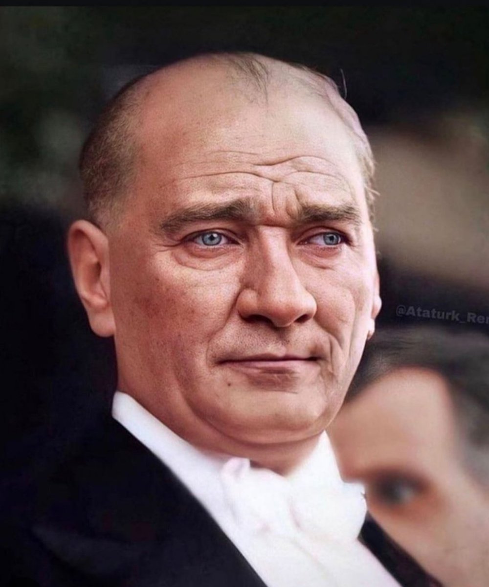 ____fractal's tweet image. Bir asır sonra bile hiç tanımadığı, hiç görmediği insanların bedenine imzasını atan bir başka lider yok.Her 10 Kasım&apos;da yeniden doğuyor.
Sevgi,saygı,özlem ve minnetle🖤