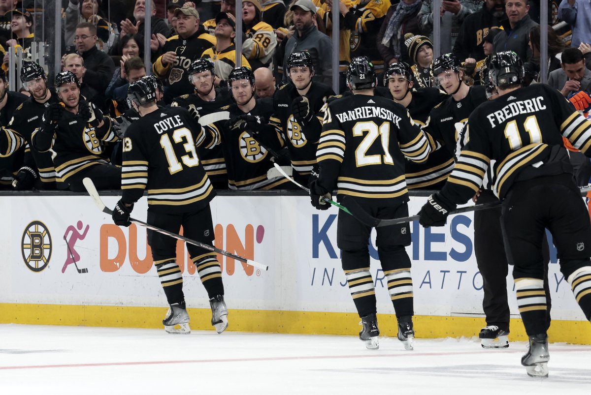 NHLBruins's tweet image. Let's recap @CharlieCoyle_3's Thursday night:

First career hat trick ✅
Career-high four points ✅
400th career point ✅
150th career goal ✅
250th career assist ✅