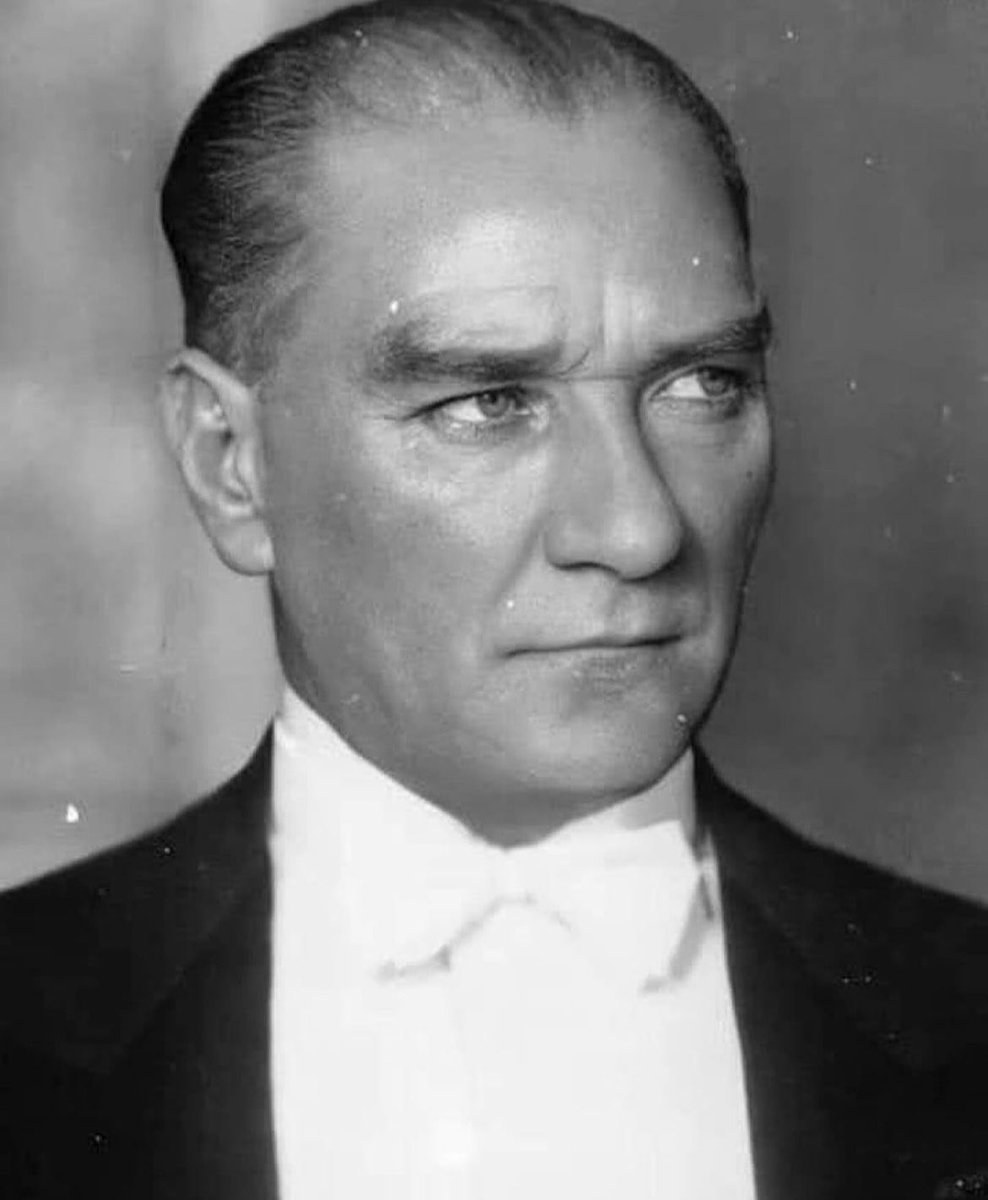 'Beni görmek demek mutlaka yüzümü görmek değildir. Benim fikirlerimi, benim duygularımı anlıyorsanız ve hissediyorsanız bu kafidir.' Cumhuriyetimizin kurucusu Gazi Mustafa Kemal Atatürk’ü aramızdan ayrılışının 85. yılında sevgi, saygı ve özlemle anıyoruz. #Atamİzindeyiz