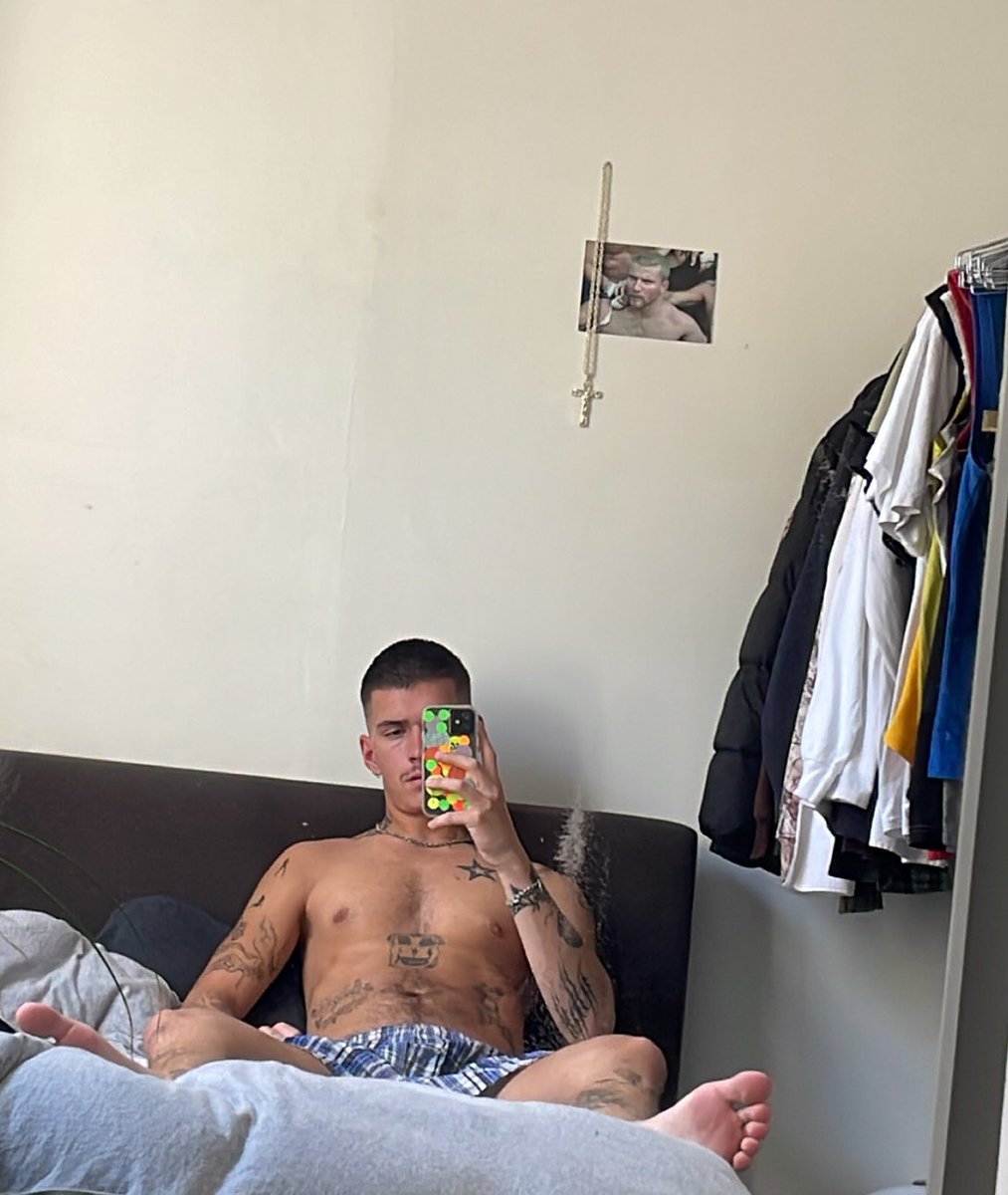 badboyisaiah's tweet photo. This mirror is gonna see a lot https://t.co/i5i9evCPAZ