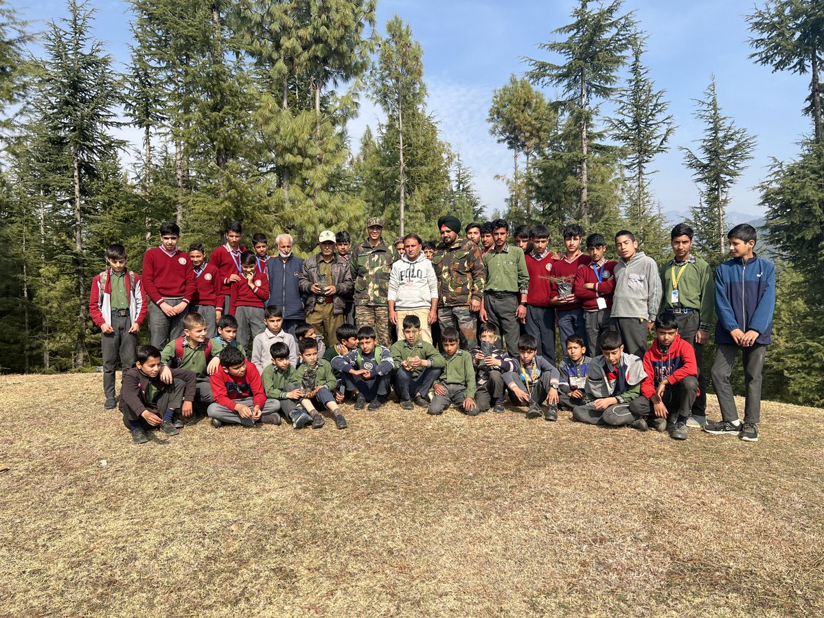 Striking1979's tweet photo. Panzgam Bn planted a 1000 tree saplings in the forested area of Kralpora Block. Such activities are an effective way to counter the ill effects of global warming and propogate the message of sustainable and conscious living among the younger generations.
@ChinarcorpsIA https://t.co/5VdNlB3h3p