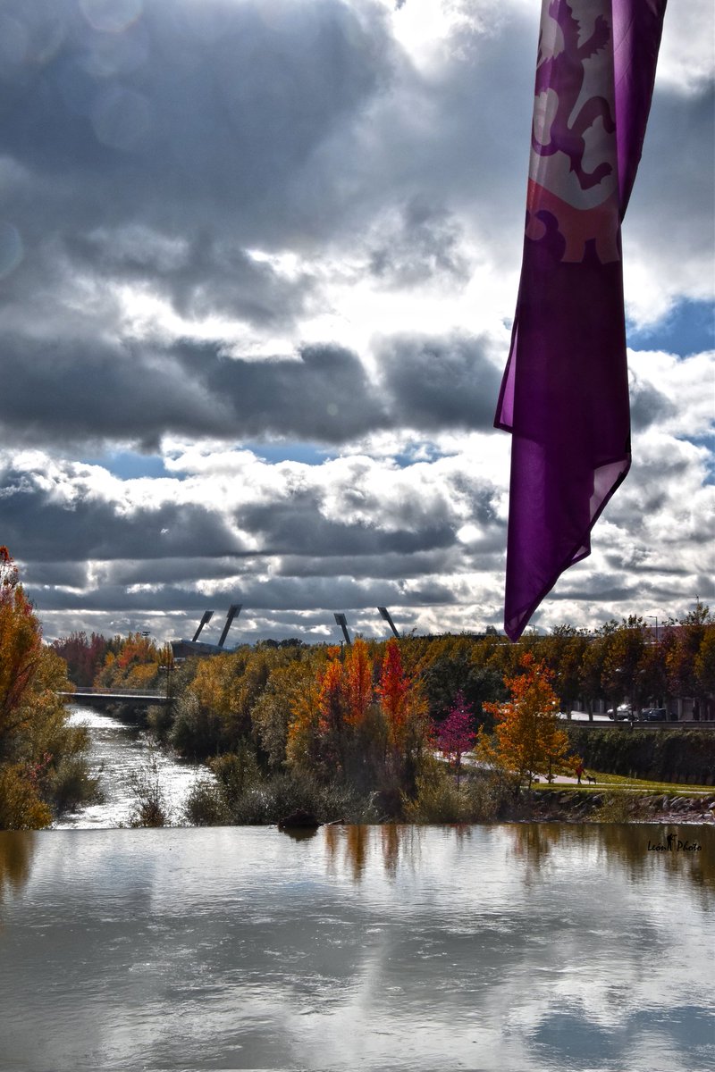 Río Bernesga desde el Puente de los Leones #leonesp #leonespaña #leonphotostreet #nikonista
