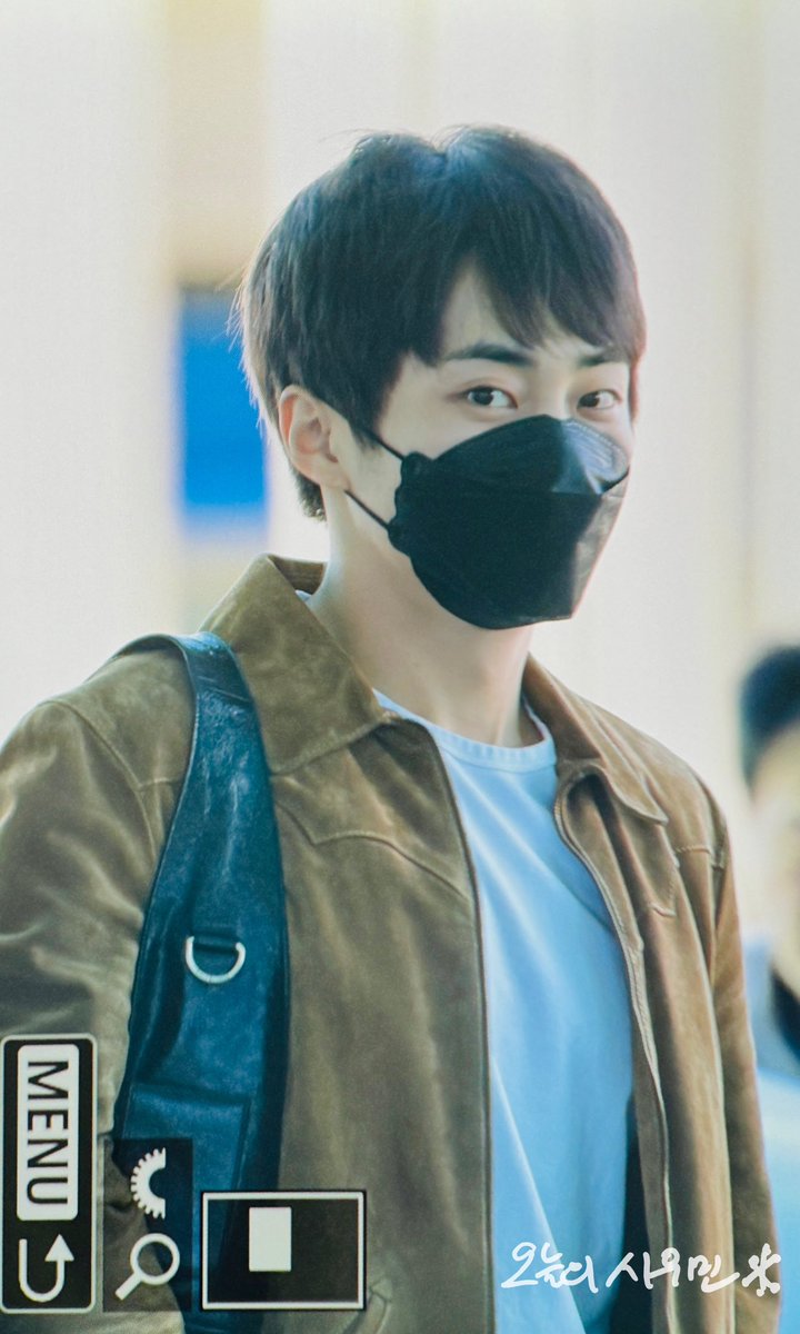 xiumingsalt's tweet photo. 231110 ICN ✈️
#xiumin #시우민 https://t.co/iwCuRo43ah
