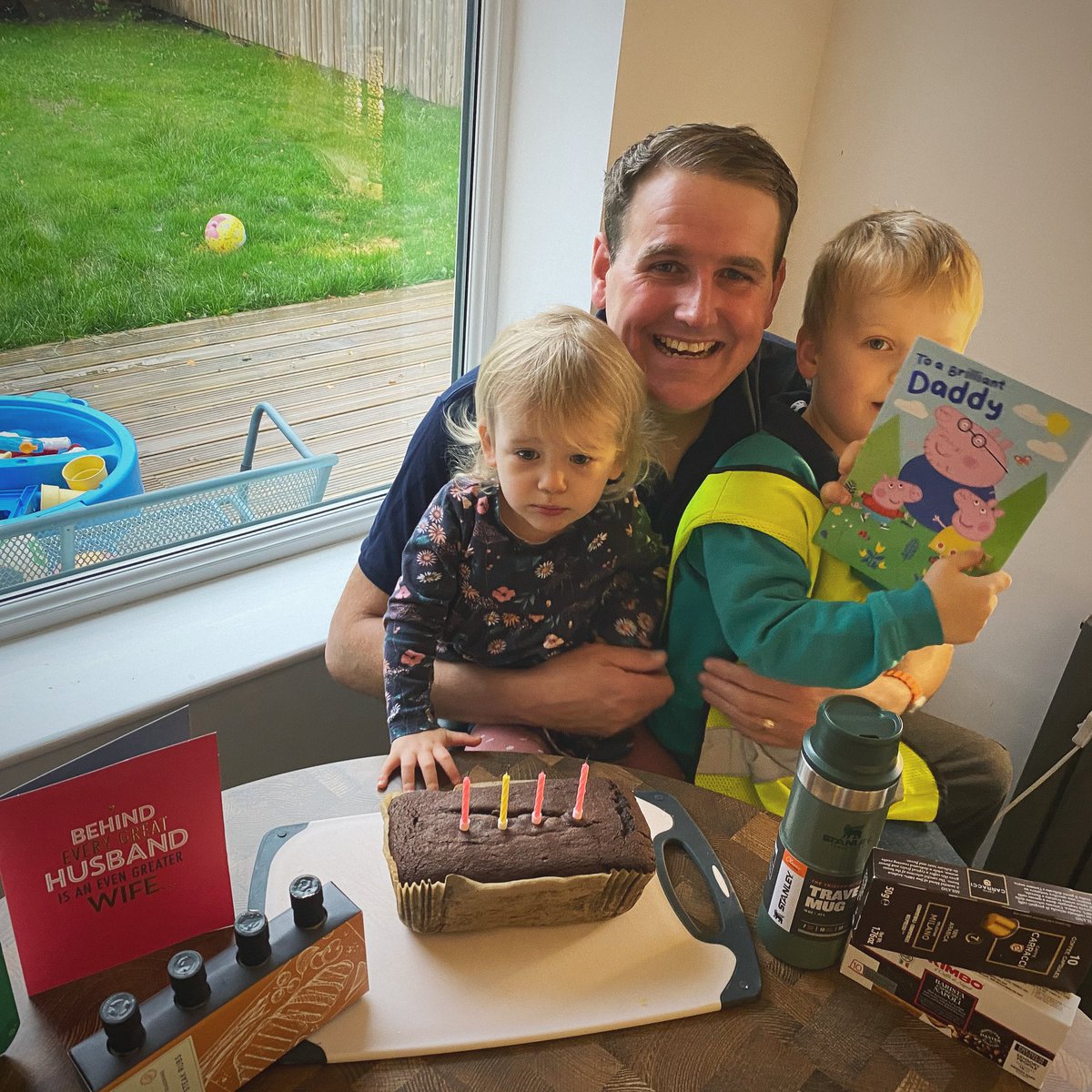 mrwebleyteach's tweet photo. 39 years old yesterday. Presents included a new travel mug, coffee pods and steak rubs! A lucky man! For anyone out there struggling get your head down and keep going - a life beyond your wildest dreams awaits! #odaat #daddy #soberdaddy https://t.co/0zUrtQHobK
