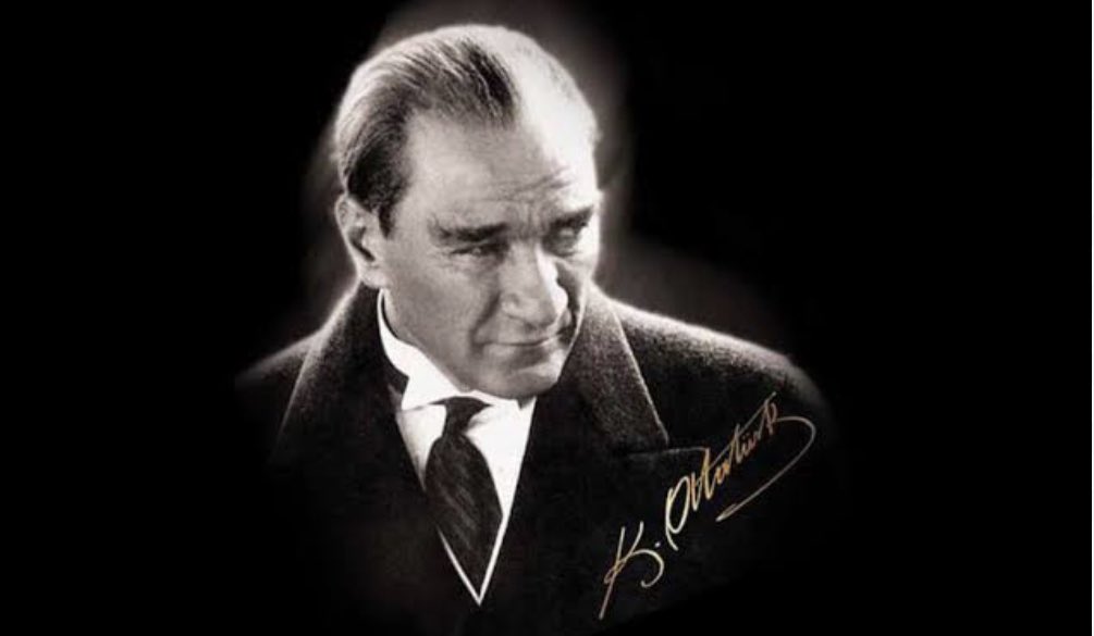 Saygı, minnet, özlem ve bize bıraktığı bitmeyecek umutla Atamızı anıyoruz🖤#10Kasim #Atatürk