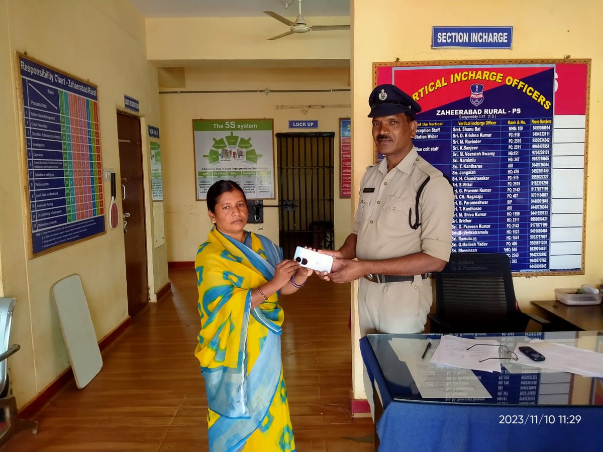 ZhbRuralPs's tweet photo. With help of CEIR portal traced one mobile worth of 32000 and handed over to Victim with in the 24hrs https://t.co/yFWlQJhDdI