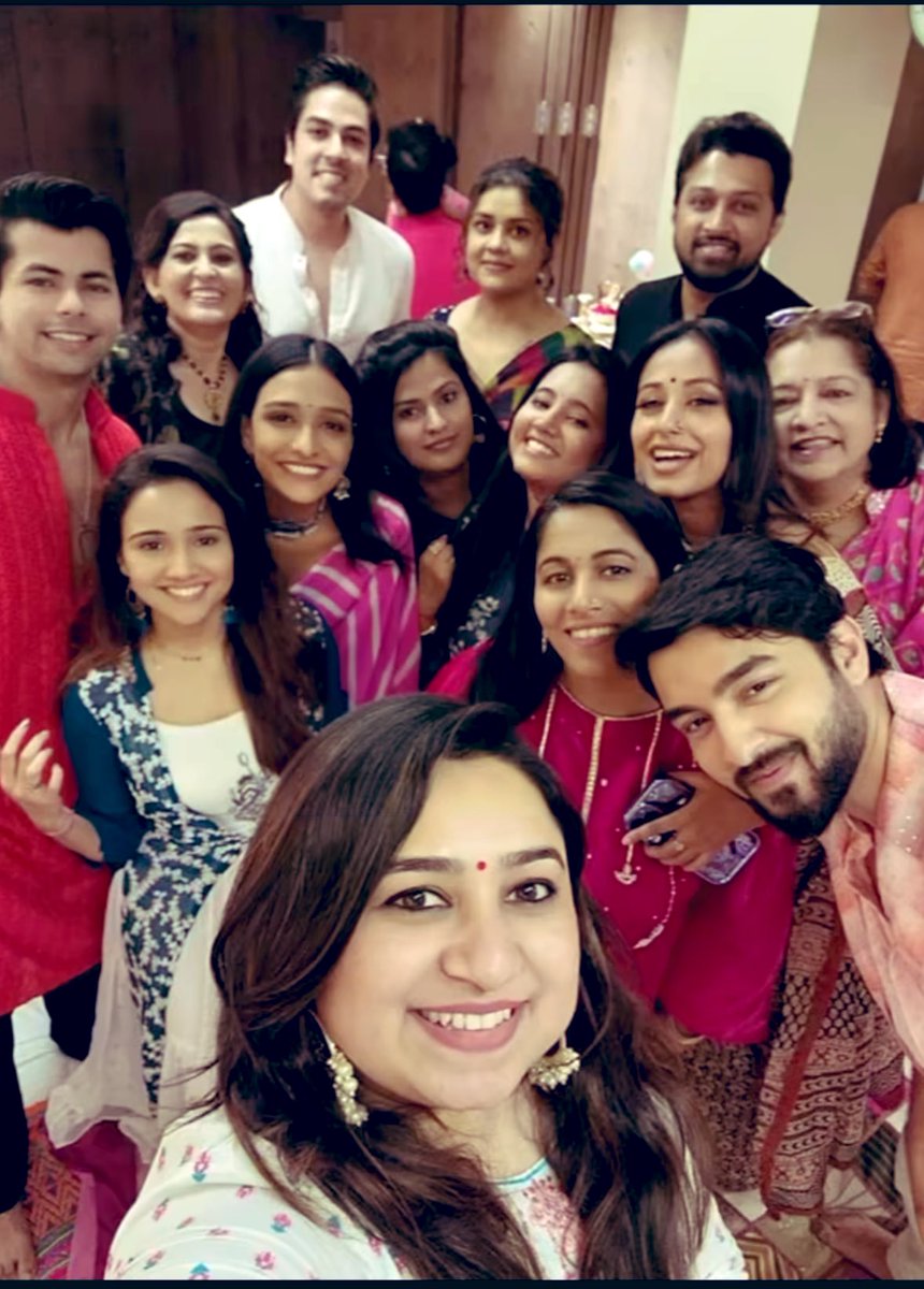 Beautiful squad 🥰❤️ 

#AshiSingh #RohitSuchanti #AishwaryaKhare #SiddharthNigam