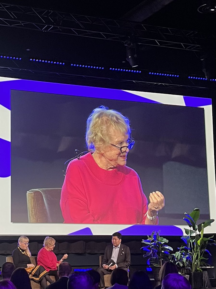 «Oppdatert eller utdatert» by Econa - Norges tillitsbaserte tilnærming og det blåøyde landet i fokus … #econa #oppdatertellerutdatert #evajoly #NinaWitoszek