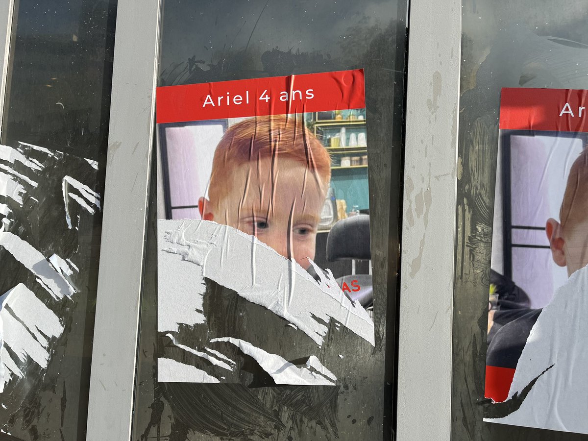 askolovitchC's tweet image. Aux piètres âmes qui lacèrent les photos d’enfants otages, peut-être morts au moment où l’on profane leur sourire, je dis ma pitié. Il doit être terrible d’être aussi laid.