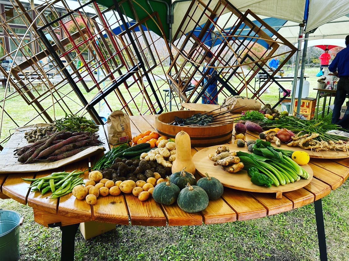 team_f_pride's tweet photo. 【🥔🍆🌽持ち寄った食材で即興料理🍳】

川内村で行われたイベント「ギブミーベジタブル」にいってきました！

ふくしま盛り上げっ課が主催の
入場料はなんと野菜！(米肉魚などでもOK)という変わったイベント😳 https://t.co/X3Rg3QZZ6U