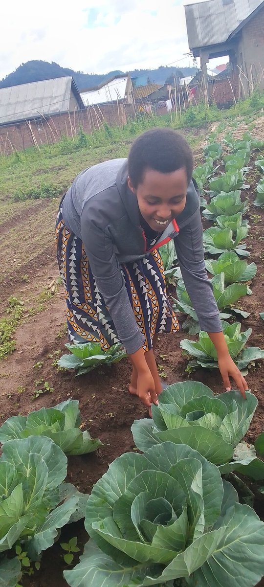 Janvierehort's tweet photo. Let talk📢📢 what is your first day in field?? Share with us experience📢 look at my friend #Aline and #pascaline very amazing , with Many questions. Thank you for coming 🥰 @Ndayizeyetheon6     @RwandaCSSA @UsengimanaEric8 @UsanaseAbdu @hangapitchfest https://t.co/rEzU9MnUe0