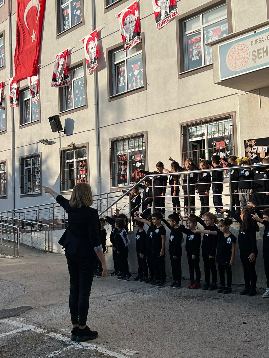 Buhatilk's tweet photo. Türkiye Cumhuriyeti'nin kurucusu, ulu önder Mustafa Kemal Atatürk, 10 Kasım 1938'de hayata gözlerini yumdu, rahmet ve minnetle... https://t.co/h2azO0Mkuu