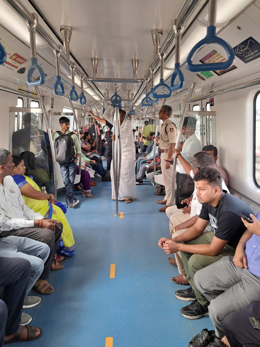 ACPBypuraBCP's tweet photo. Travelled by Metro to work. Interacted with public.
#WorldPublicTransportDay
#PersonToPublic
#BCP4PublicTransport https://t.co/R8RLyTCd6u