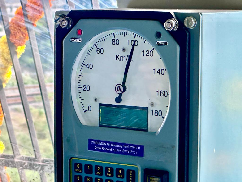 dfccil_india's tweet photo. #closertocompletion #transformingtransportation
Electric loco trial run was successfully completed between the 27 km long #WDFC’s New Bhestan – New Gothangam DN line today. https://t.co/IXXWgbi93p