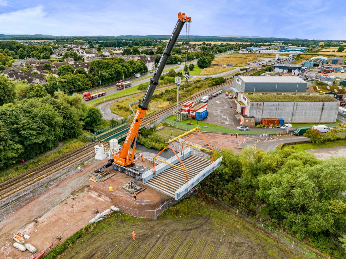 A completely new route to Forres wastewater treatment works has been created by AJ Engineering which had to bring in a mammoth crane to install what is ‘probably’ the company’s heaviest ever bridge to date.
Full story: bit.ly/473XOhi