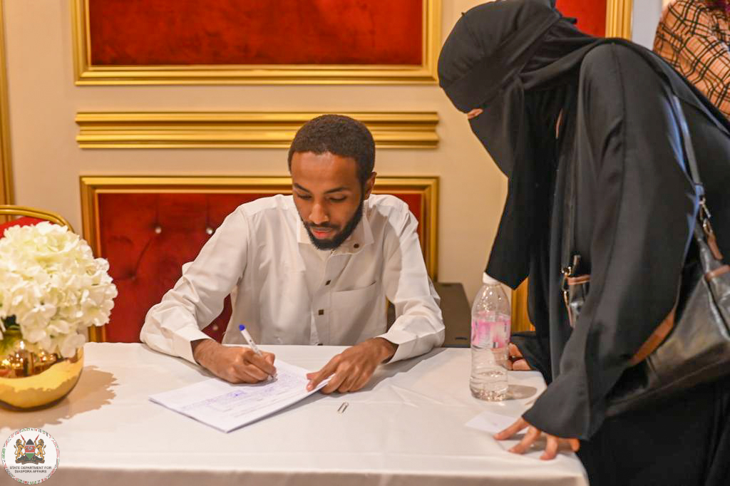 Diaspora_KE's tweet photo. 𝗠𝗖𝗦 𝗝𝗲𝗱𝗱𝗮𝗵, 𝗦𝗮𝘂𝗱𝗶 𝗔𝗿𝗮𝗯𝗶𝗮 🇰🇪|🇸🇦

Wakenya 🇰🇪 mlio jijini Jeddah 🇸🇦 tuko tayari kuwahudumia. 

Tupatane Grand Park Hotel kutoka 9:00 a.m. to 5:00p.m. 

#MCS2 #MCSJeddah #MCSKSA #DiasporaFirst #Hudumamajuu https://t.co/o3dhxNLwkn