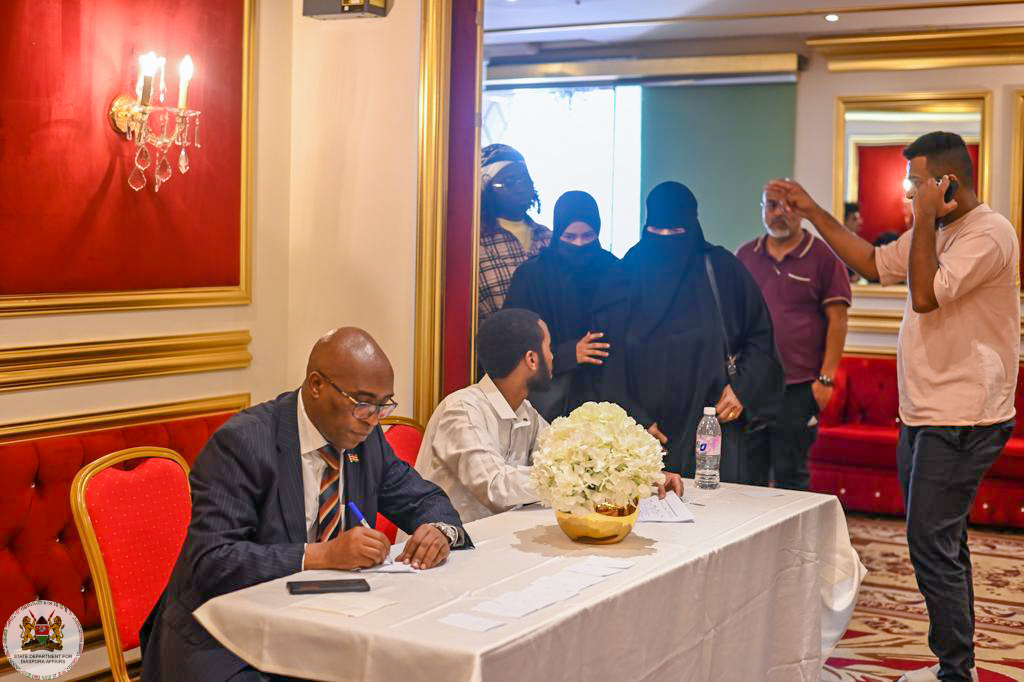 Diaspora_KE's tweet photo. 𝗠𝗖𝗦 𝗝𝗲𝗱𝗱𝗮𝗵, 𝗦𝗮𝘂𝗱𝗶 𝗔𝗿𝗮𝗯𝗶𝗮 🇰🇪|🇸🇦

Wakenya 🇰🇪 mlio jijini Jeddah 🇸🇦 tuko tayari kuwahudumia. 

Tupatane Grand Park Hotel kutoka 9:00 a.m. to 5:00p.m. 

#MCS2 #MCSJeddah #MCSKSA #DiasporaFirst #Hudumamajuu https://t.co/o3dhxNLwkn