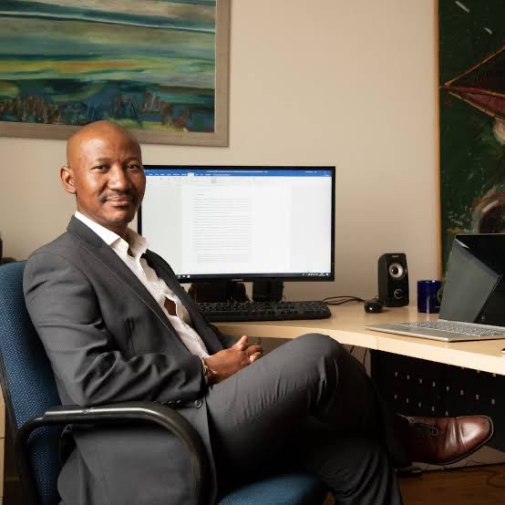 BREAKING: Prof Dire Tladi has been elected to a 9-year term on the International Court of Justice in the Hague. He is the first South African to serve as a judge on the Court.

“The Faculty is proud of him and knows he will represent us well.” - Prof Schoeman

#UPLaw #ProudlyUP